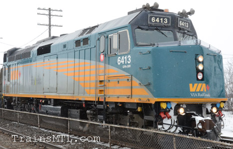 Locomotive VIA6413 right side / coté droit